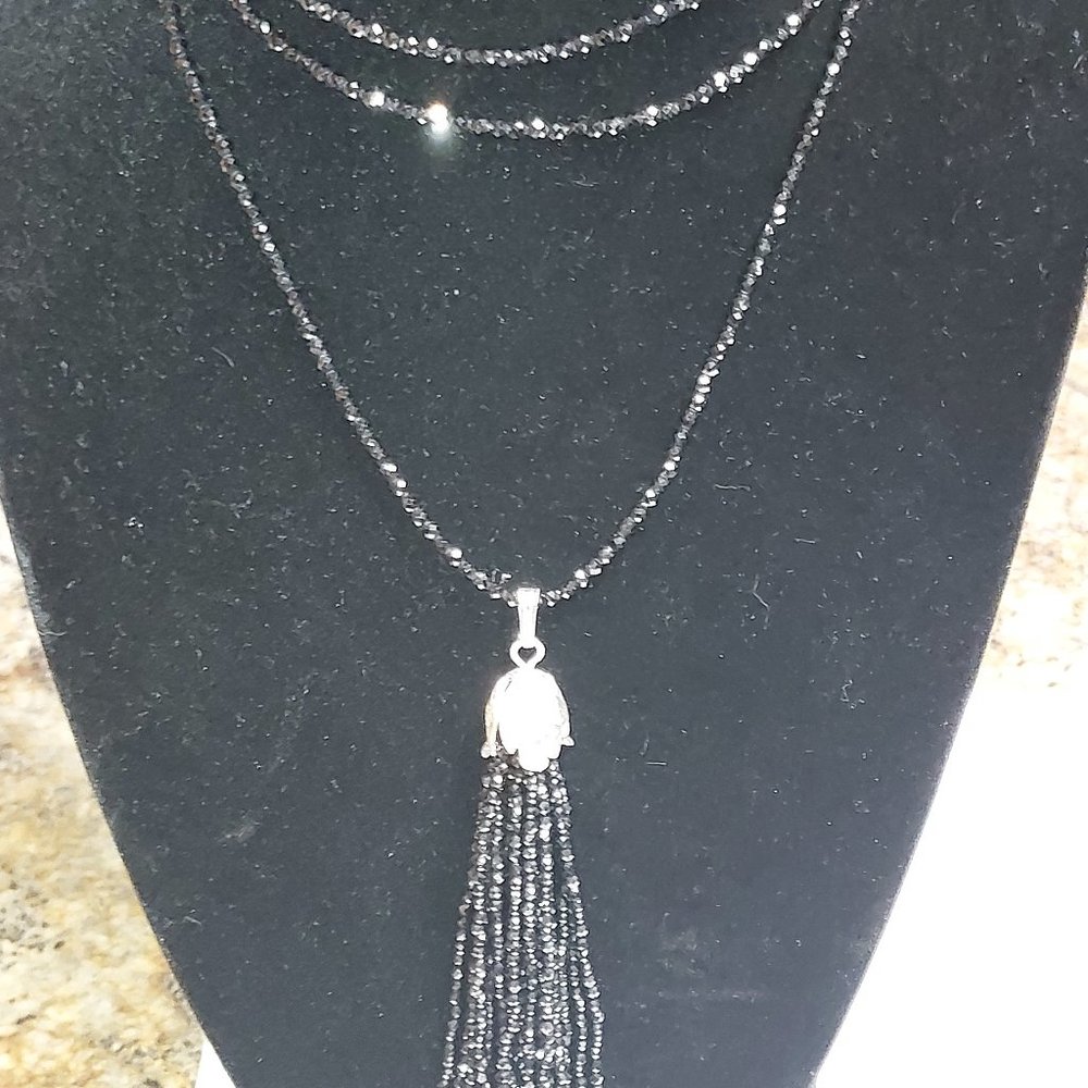 BLACK SPINEL TASSEL NECKLACE